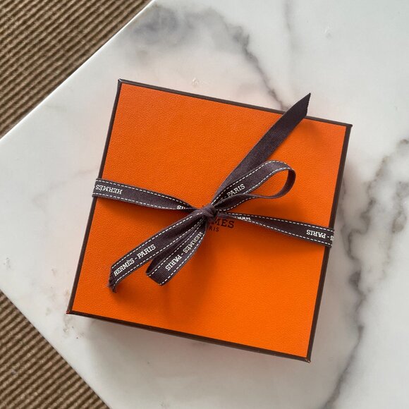 Hermes Horsebit Gold Scarf Ring - Picture 7 of 7